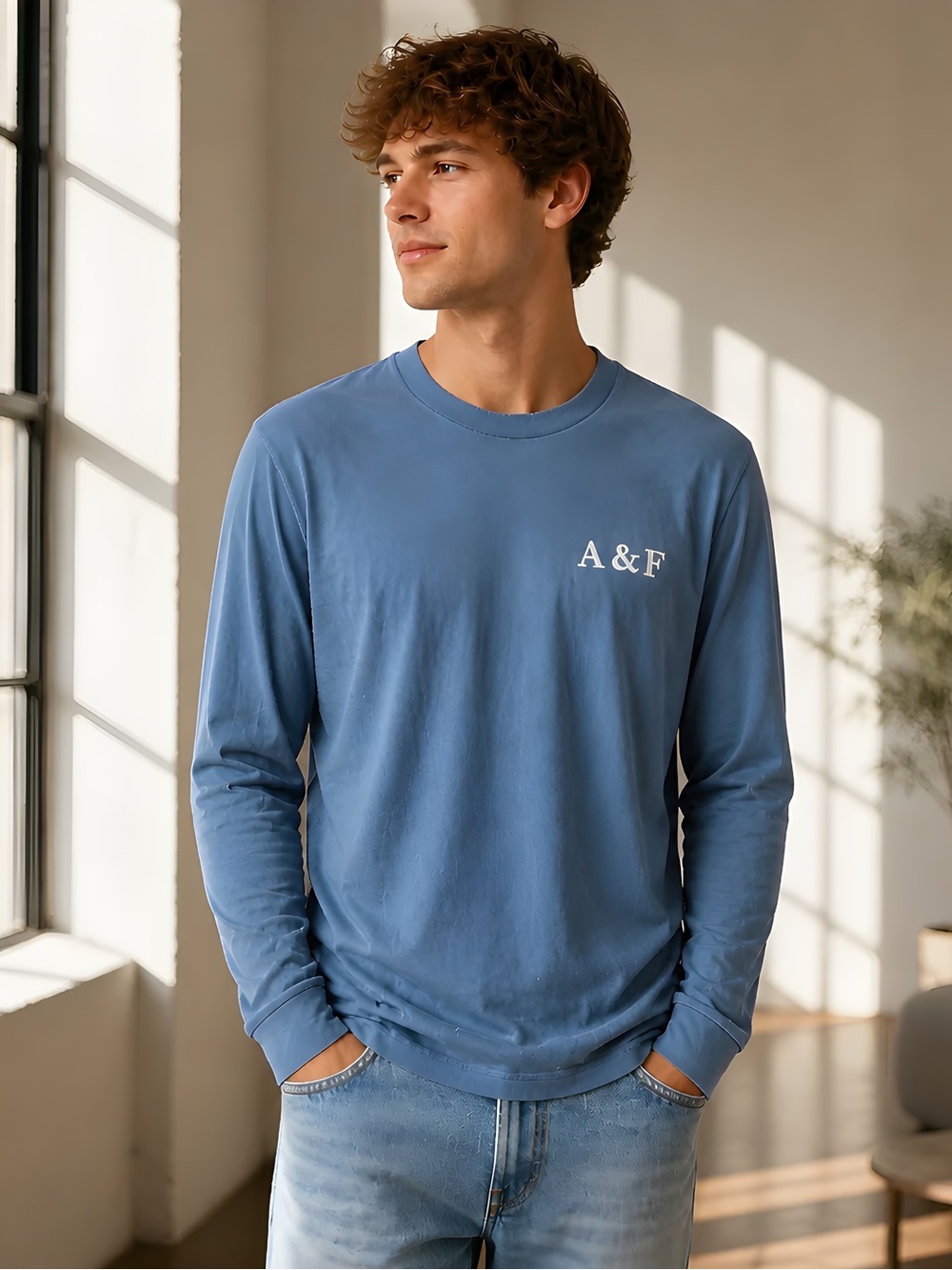 Abercrombie & Fitch Men's Long Sleeve Crewneck T-Shirt in Mid-Blue S
